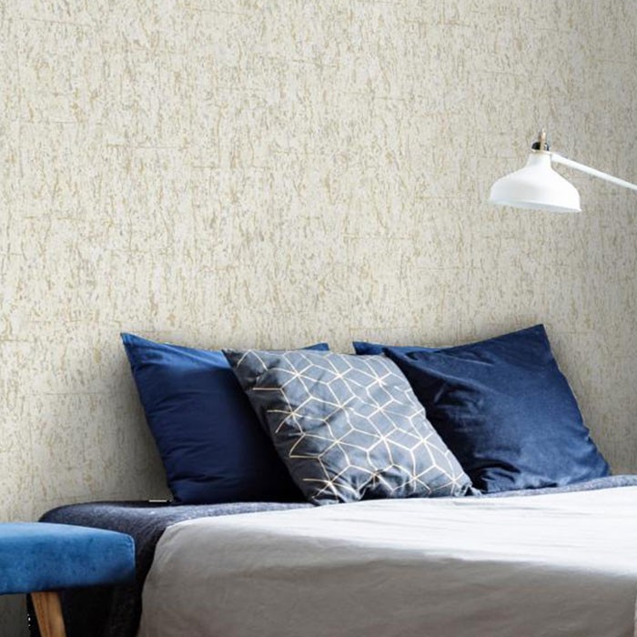 Tapet vinilic super lavabil Indigo, stil modern, texturat, model cu aspect de pluta, culoare alb - auriu 4701-3-ambient