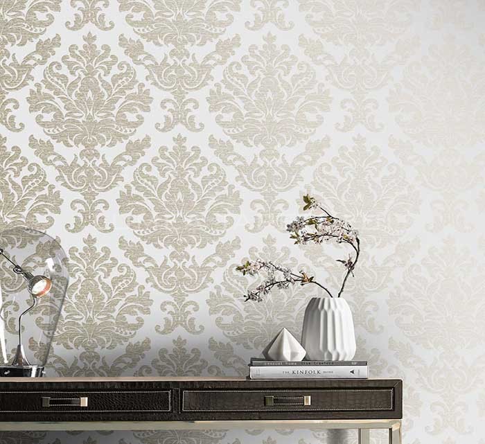 Tapet clasic model damasc culoare crem metalizat Eternal 105450_Roomset